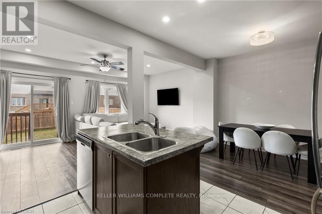 51 Sunset Way, Thorold, Ontario  L2V 0C7 - Photo 12 - X12972344