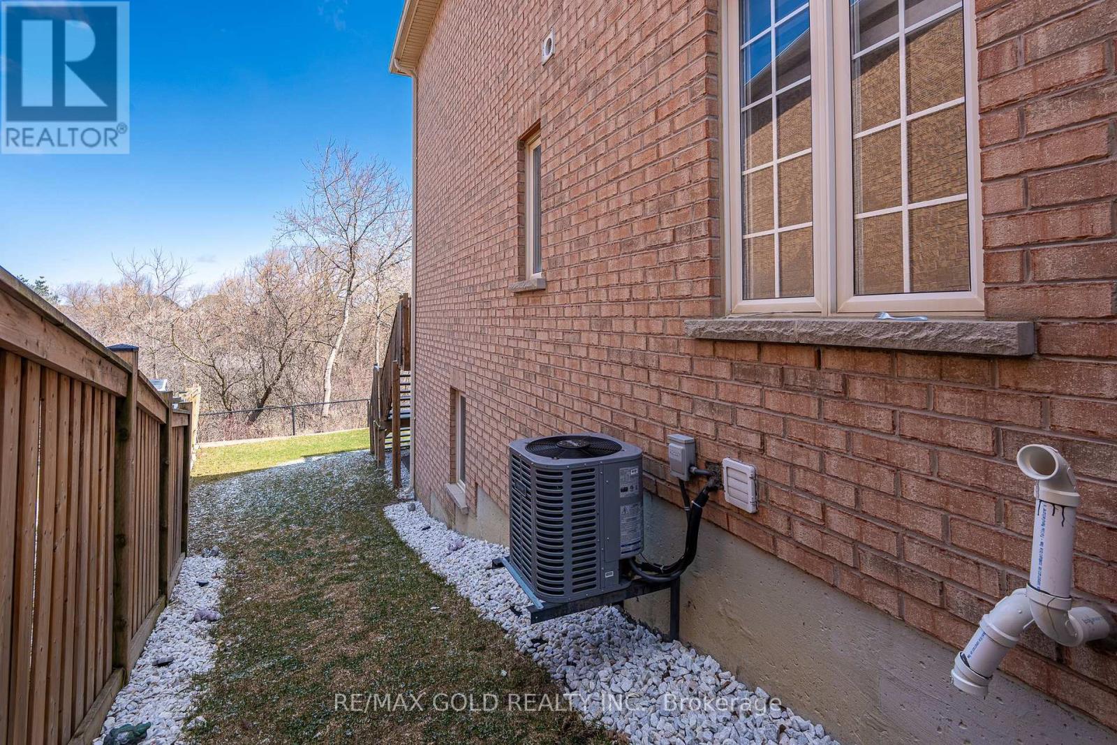 113 Rockgarden Trail, Brampton, Ontario  L6R 3N2 - Photo 35 - W12968656