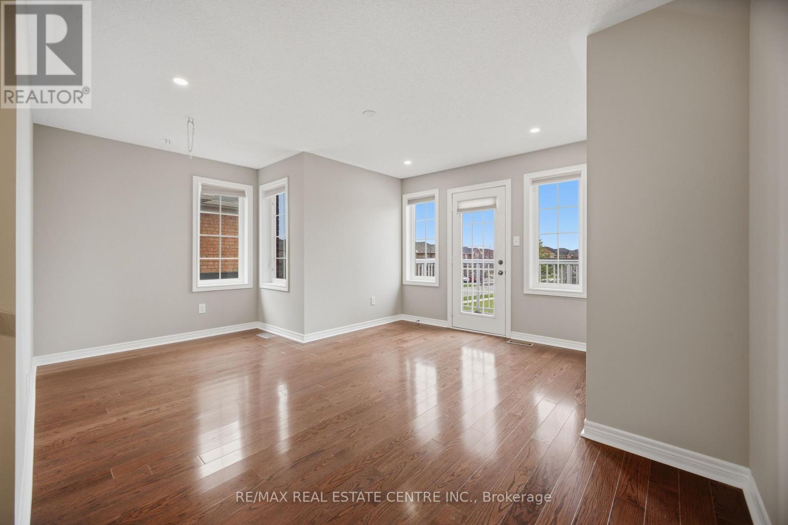 5384 Valhalla (Main And Second Floor) Crescent, Mississauga, Ontario  L5M 0K4 - Photo 35 - W12971294