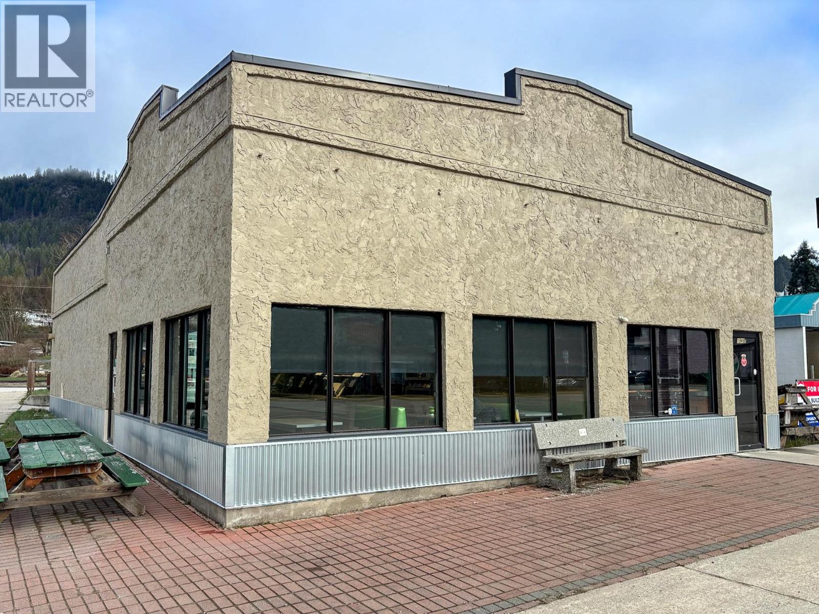 1949 Main Street, Fruitvale, British Columbia V0G 1L0 - Photo 2 - 10382402