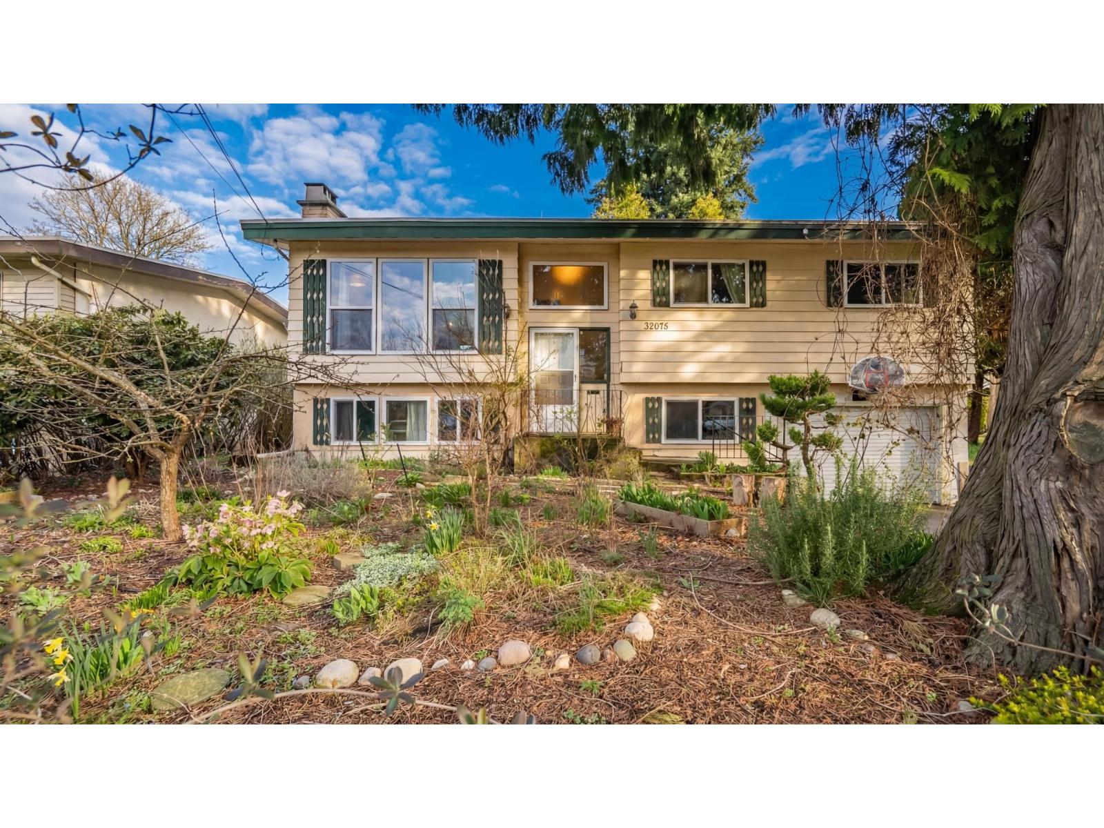 32075 DEBREEN CRESCENT, Abbotsford, British Columbia