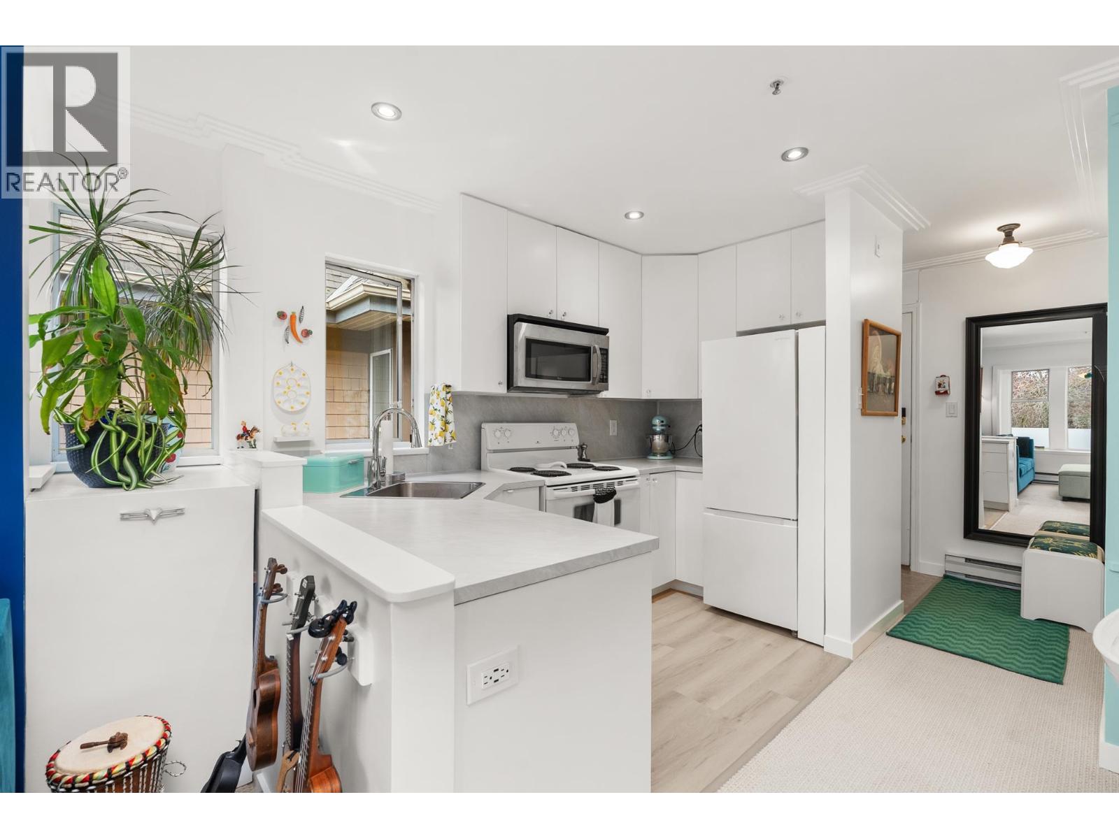 E301 623 W 14th Avenue, Vancouver, British Columbia V5Z 1P7 - Photo 13 - R3108526