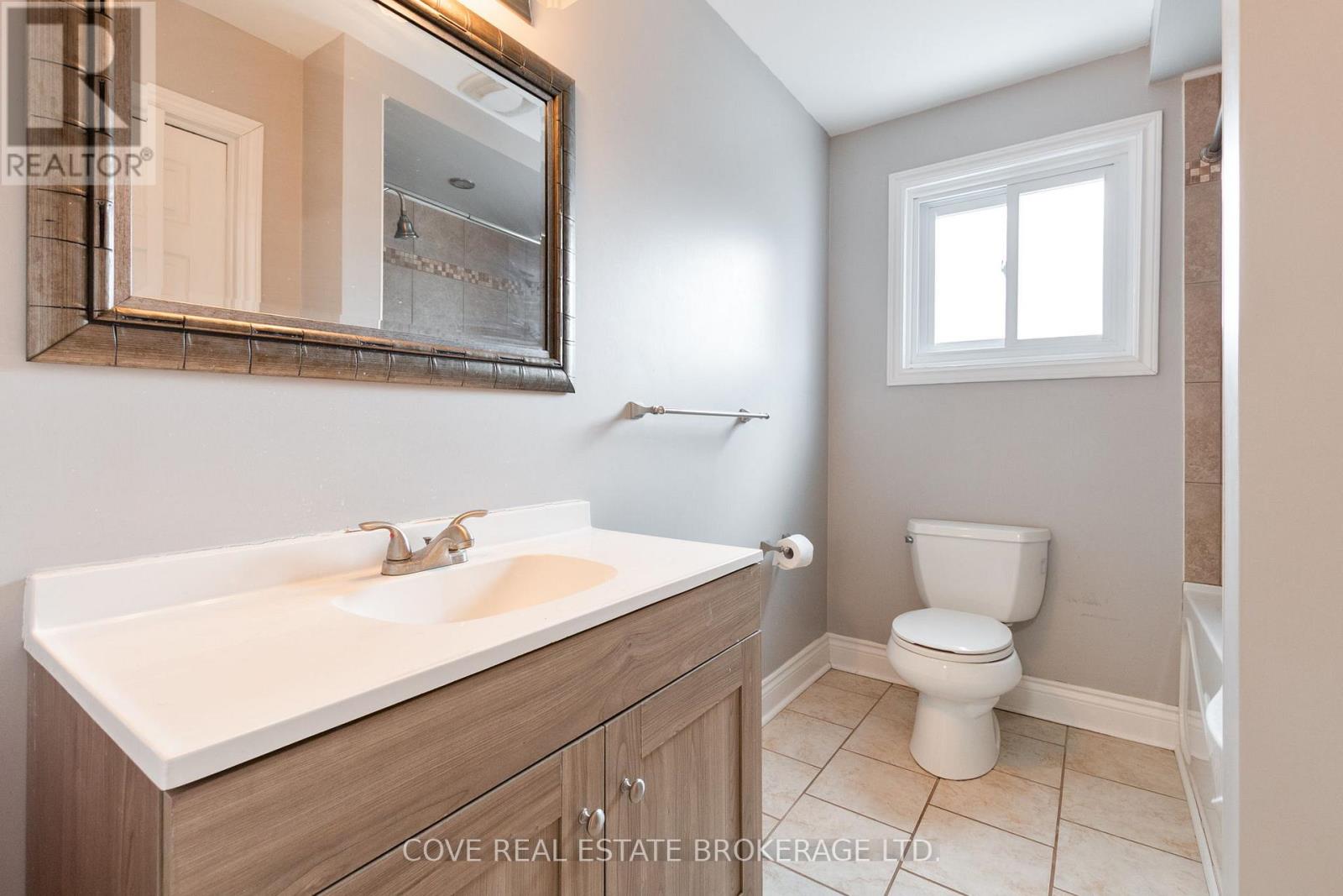 892 Notre Dame Drive, London South, Ontario N6J 3C4 - Photo 17 - X12972498