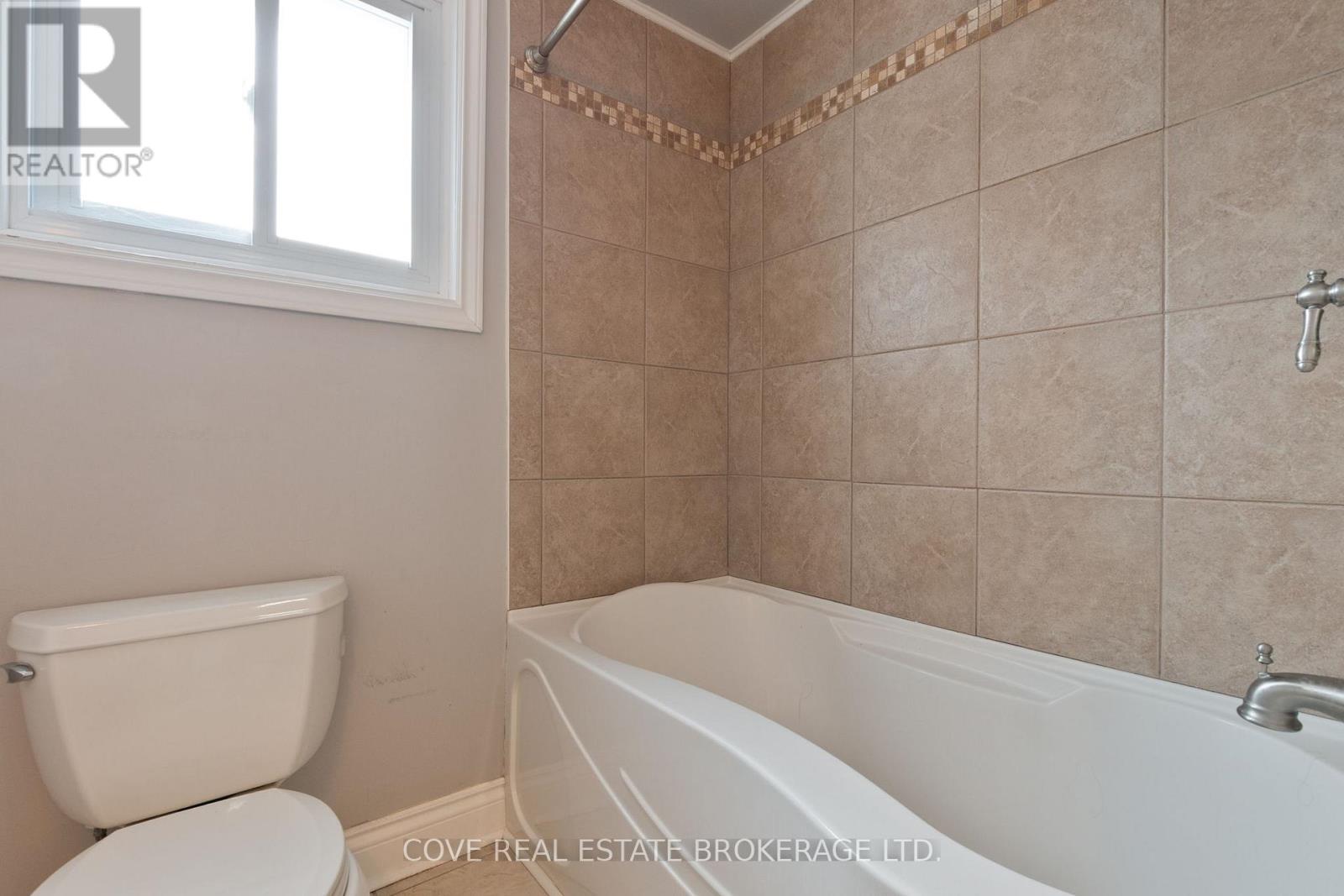 892 Notre Dame Drive, London South, Ontario N6J 3C4 - Photo 18 - X12972498