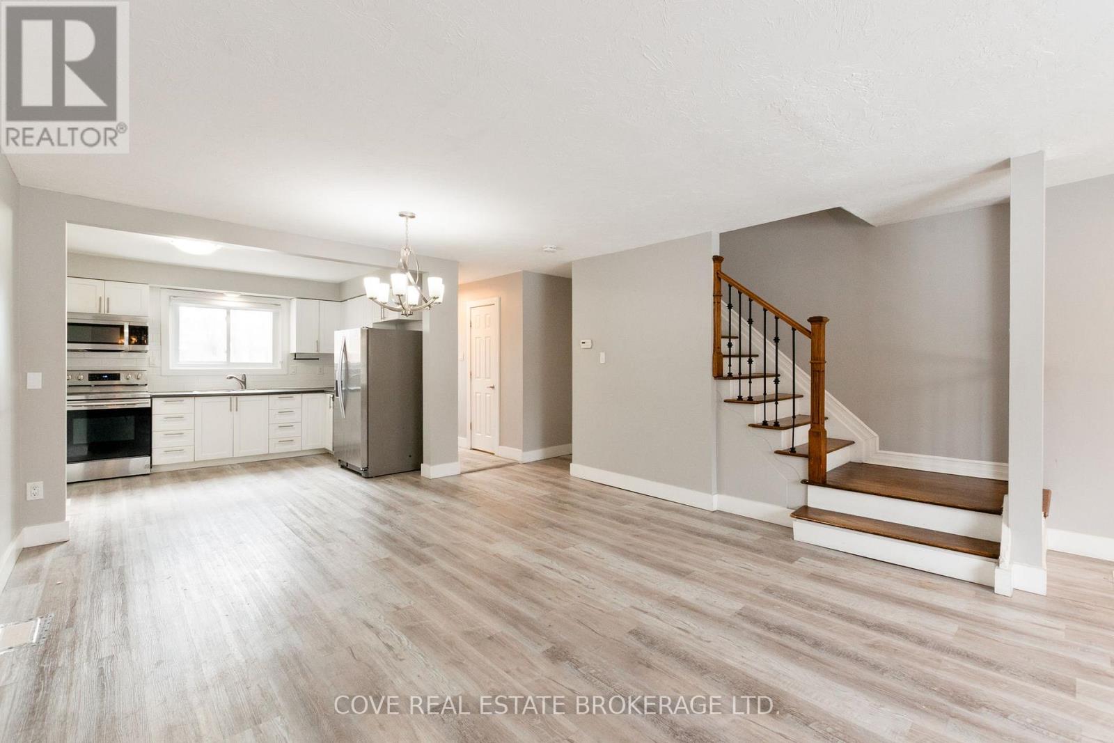 892 Notre Dame Drive, London South, Ontario N6J 3C4 - Photo 4 - X12972498