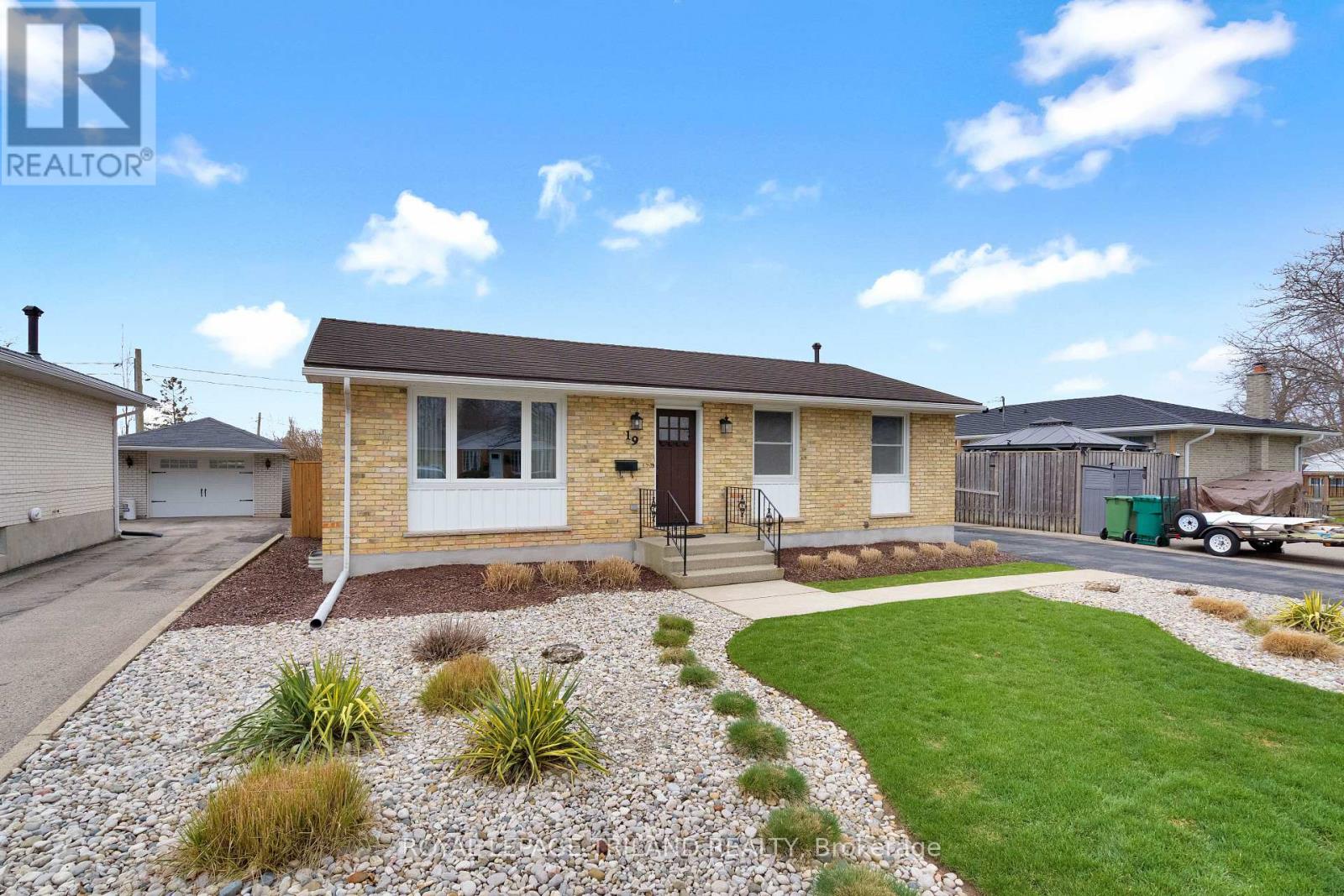 19 Sparta Street, St. Thomas, Ontario  N5R 5H1 - Photo 3 - X12972708