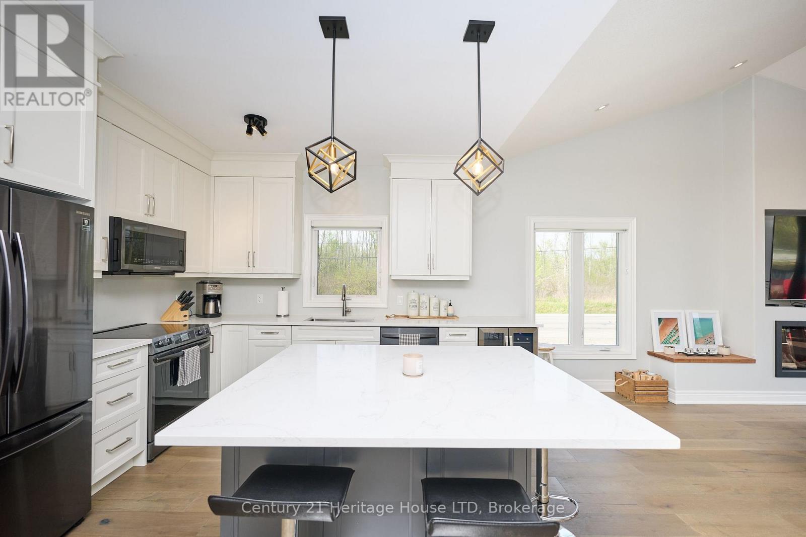 1050 Kettle Court, Fort Erie, Ontario  L2A 0E7 - Photo 8 - X12642690