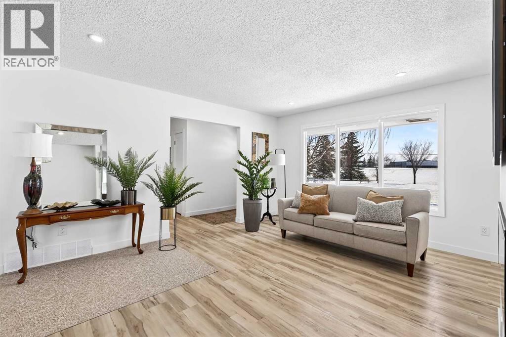 4311 Dovercrest Drive Se, Calgary, Alberta  T2B 1X6 - Photo 8 - A2297001