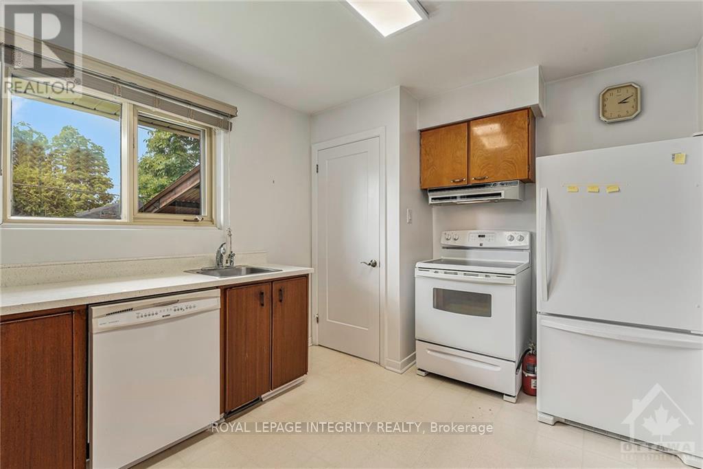 2305 Ryan Drive, Ottawa, Ontario  K2C 1K5 - Photo 9 - X12972534