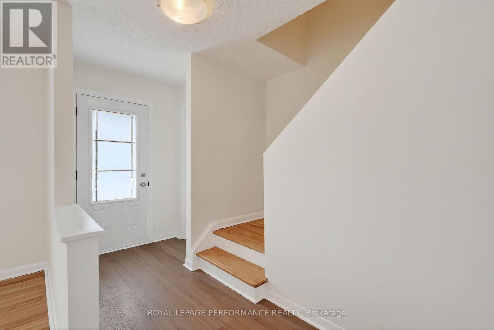 630 Borthwick Avenue, Ottawa, Ontario  K1K 2L9 - Photo 4 - X12972714
