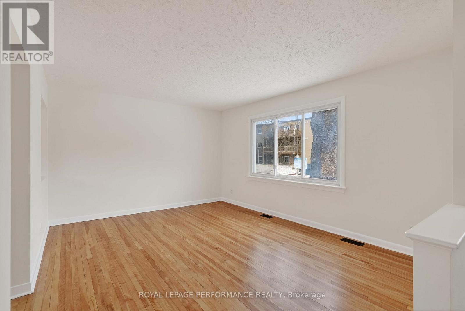 630 Borthwick Avenue, Ottawa, Ontario  K1K 2L9 - Photo 6 - X12972714