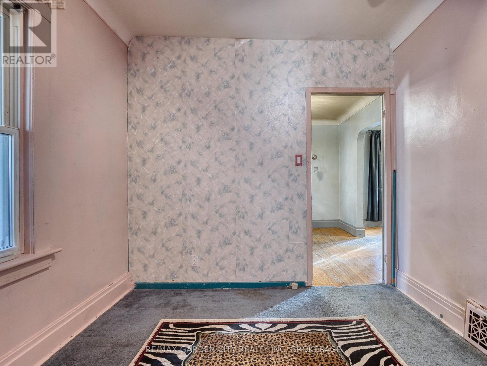 37 Kernahan Street, St. Catharines, Ontario  L2R 4T1 - Photo 17 - X12972468