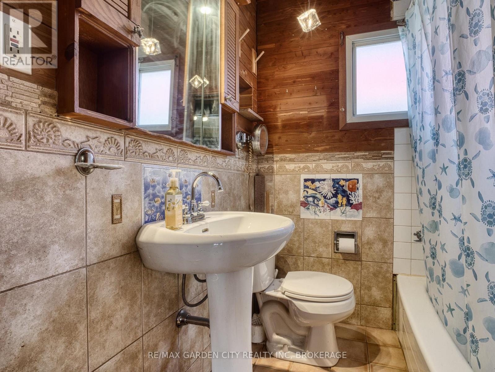 37 Kernahan Street, St. Catharines, Ontario  L2R 4T1 - Photo 18 - X12972468