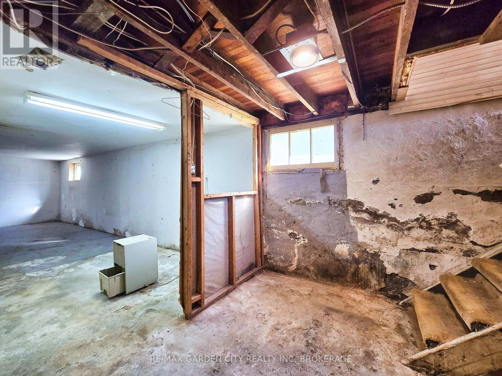 37 Kernahan Street, St. Catharines, Ontario  L2R 4T1 - Photo 35 - X12972468