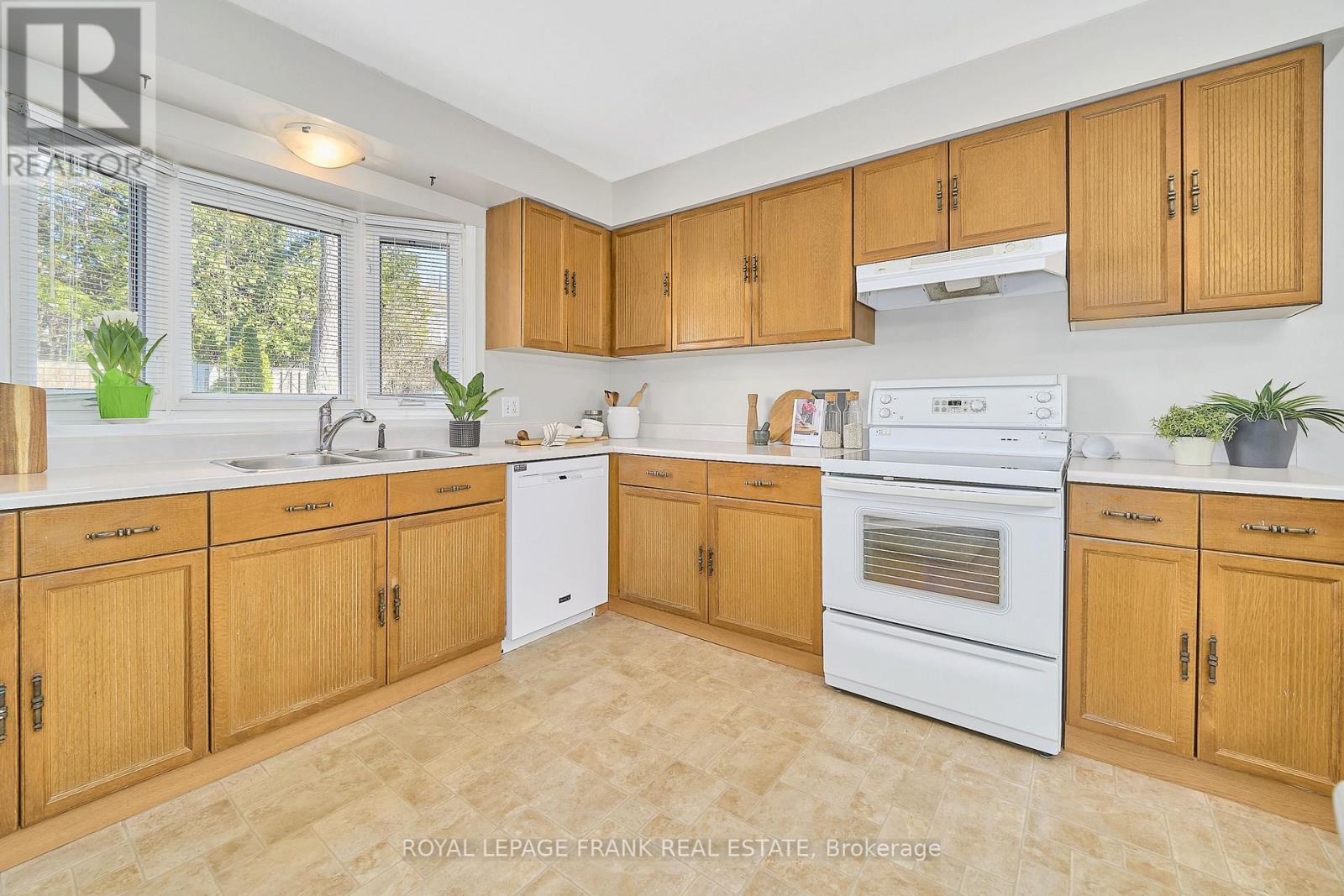 3 Hialeah Crescent, Whitby, Ontario  L1N 6P9 - Photo 17 - E12972458