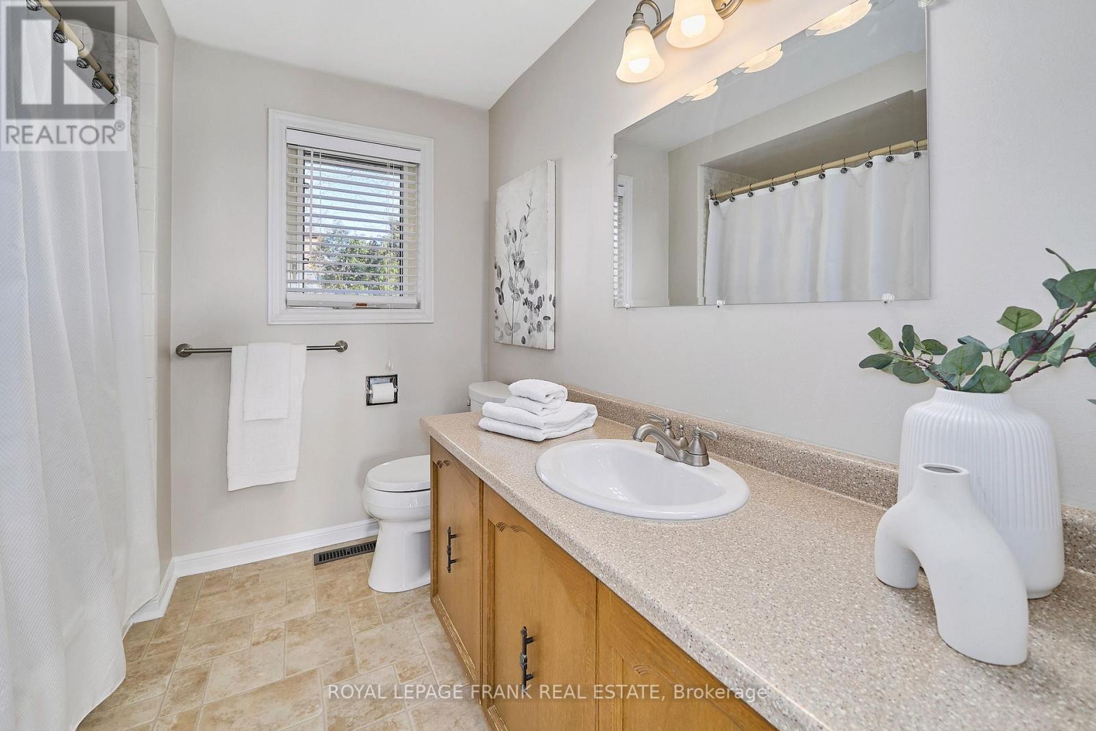 3 Hialeah Crescent, Whitby, Ontario  L1N 6P9 - Photo 35 - E12972458