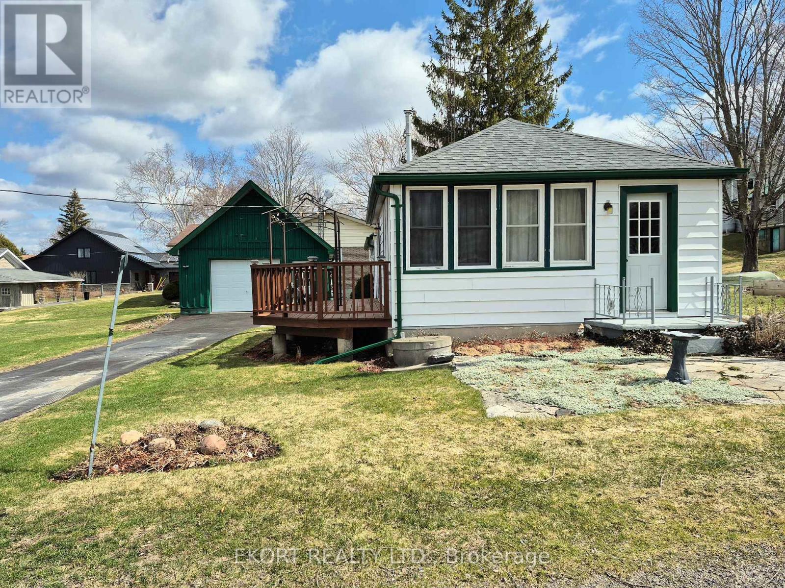 40 Demille Street, Prince Edward County, Ontario  K0K 1W0 - Photo 1 - X12972478