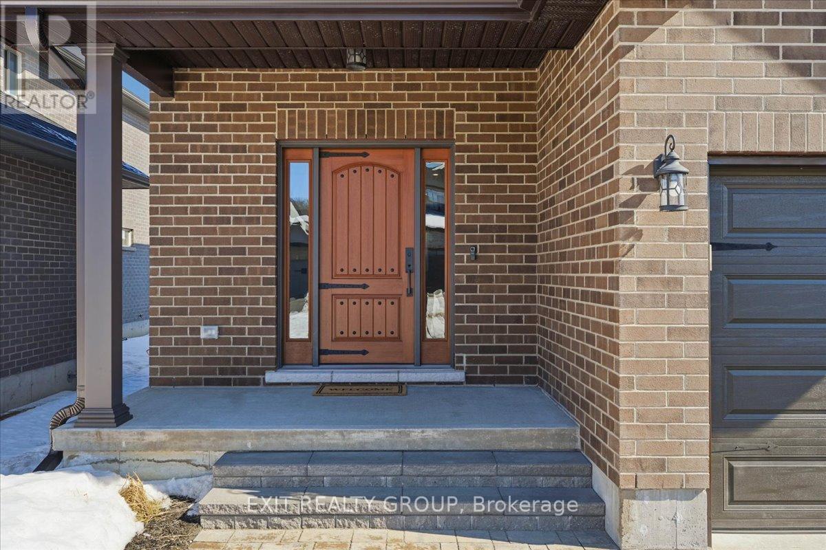 106 Ledgerock Court, Quinte West, Ontario  K8R 0A1 - Photo 4 - X12972618