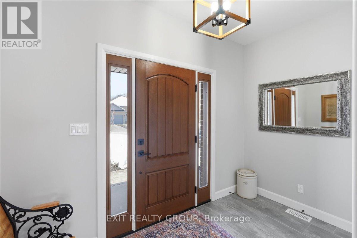 106 Ledgerock Court, Quinte West, Ontario  K8R 0A1 - Photo 5 - X12972618