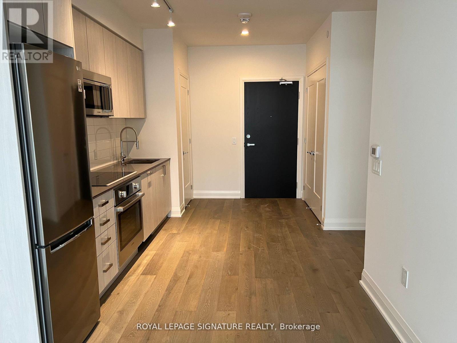 213 - 293 The Kingsway Avenue, Toronto, Ontario  M9A 3A9 - Photo 3 - W12969898