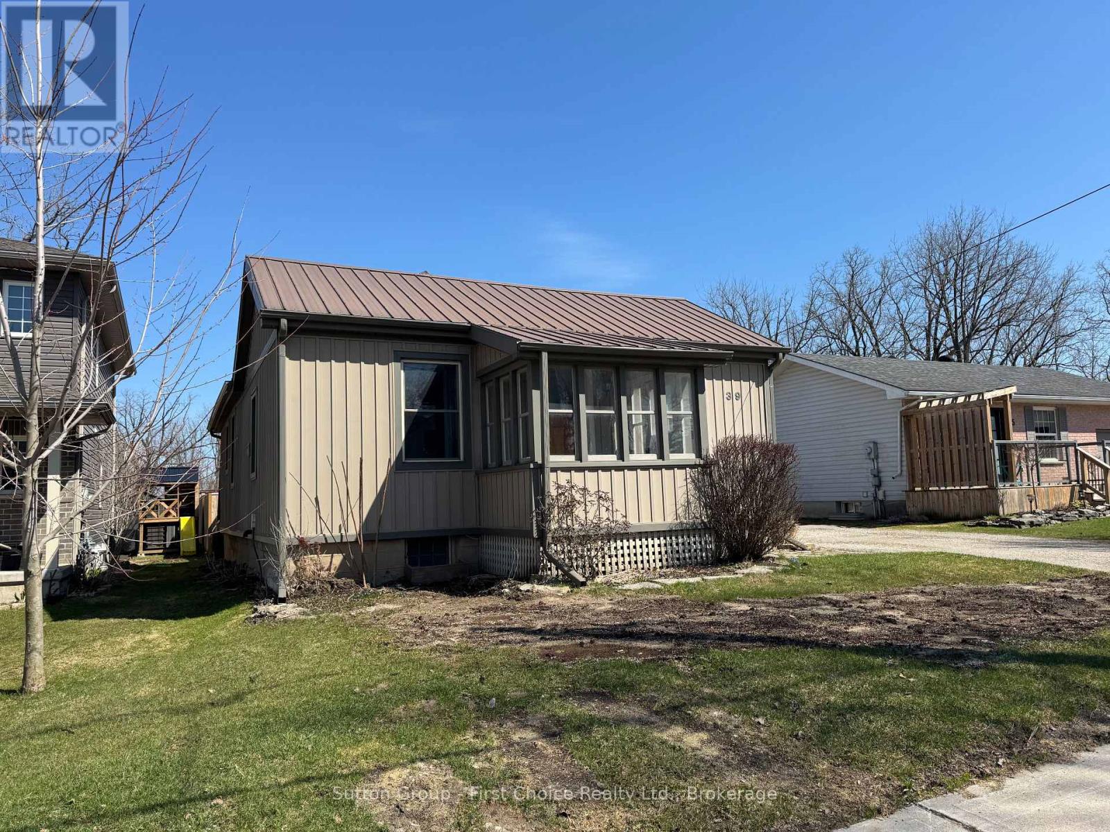 39 William Street, St. Marys, Ontario  N4X 1C8 - Photo 2 - X12698456