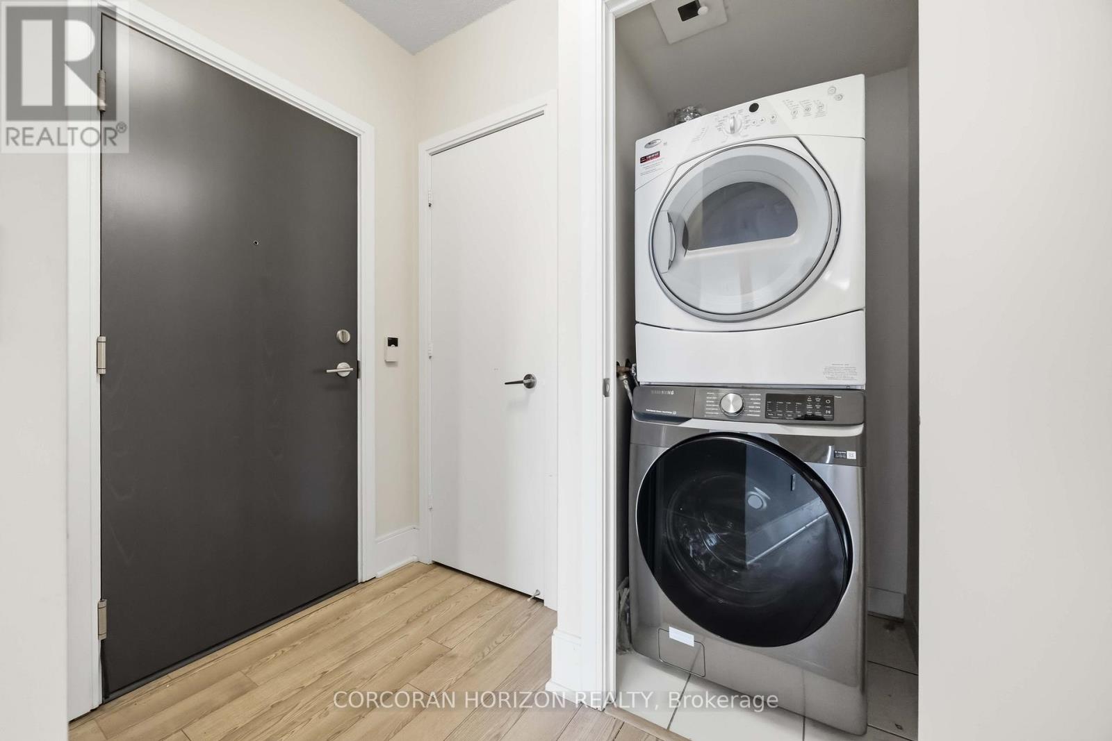 1206 - 181 Wynford Drive, Toronto, Ontario  M3C 0C6 - Photo 3 - C12972402