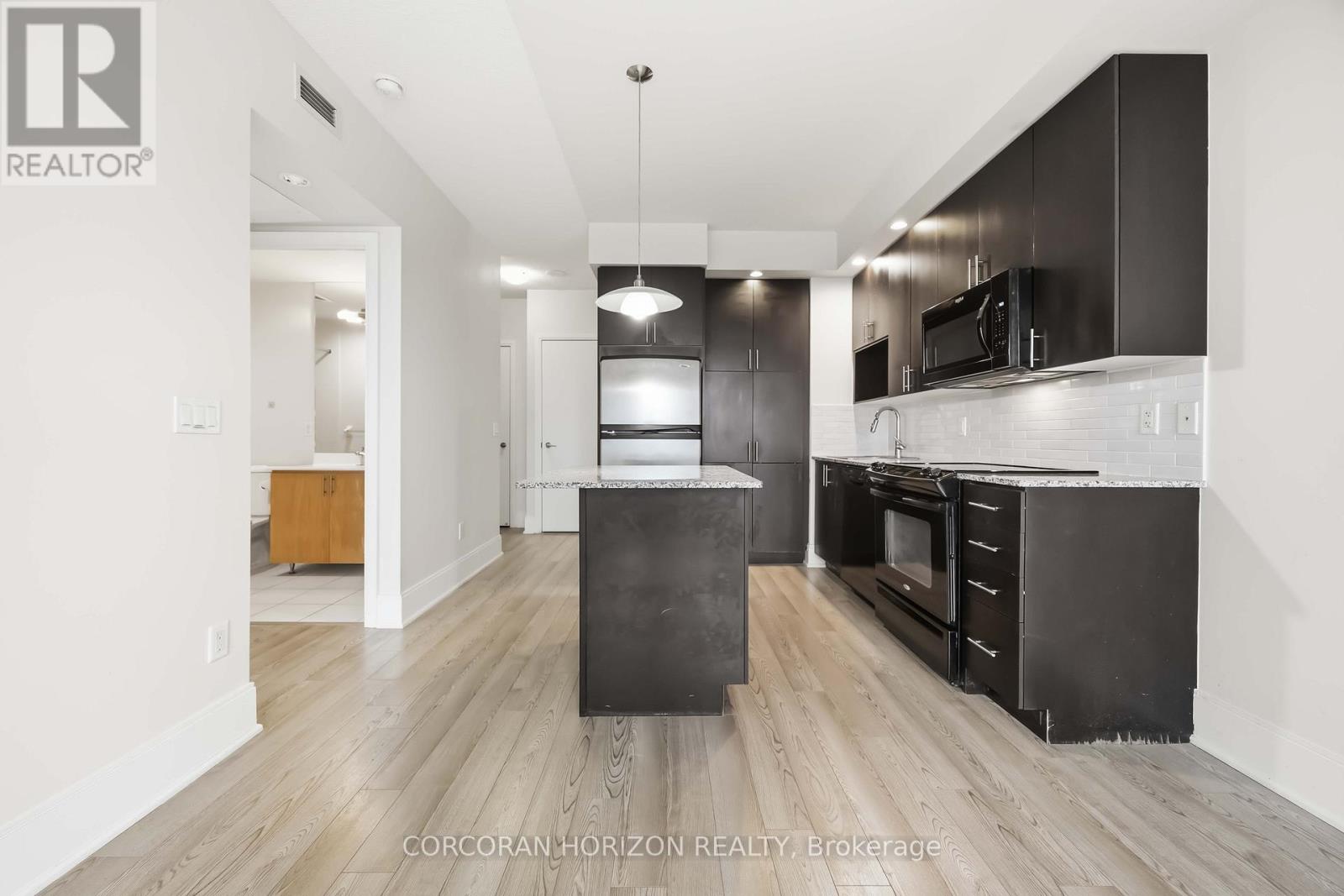 1206 - 181 Wynford Drive, Toronto, Ontario  M3C 0C6 - Photo 8 - C12972402