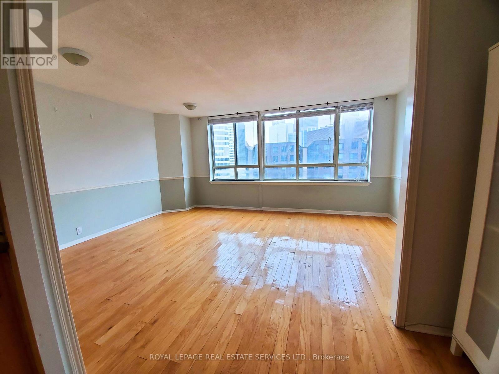 1910 - 633 Bay Street, Toronto, Ontario  M5G 2G4 - Photo 10 - C12972432