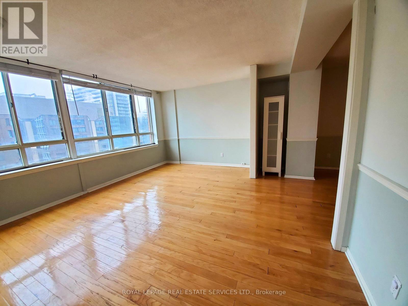 1910 - 633 Bay Street, Toronto, Ontario  M5G 2G4 - Photo 11 - C12972432