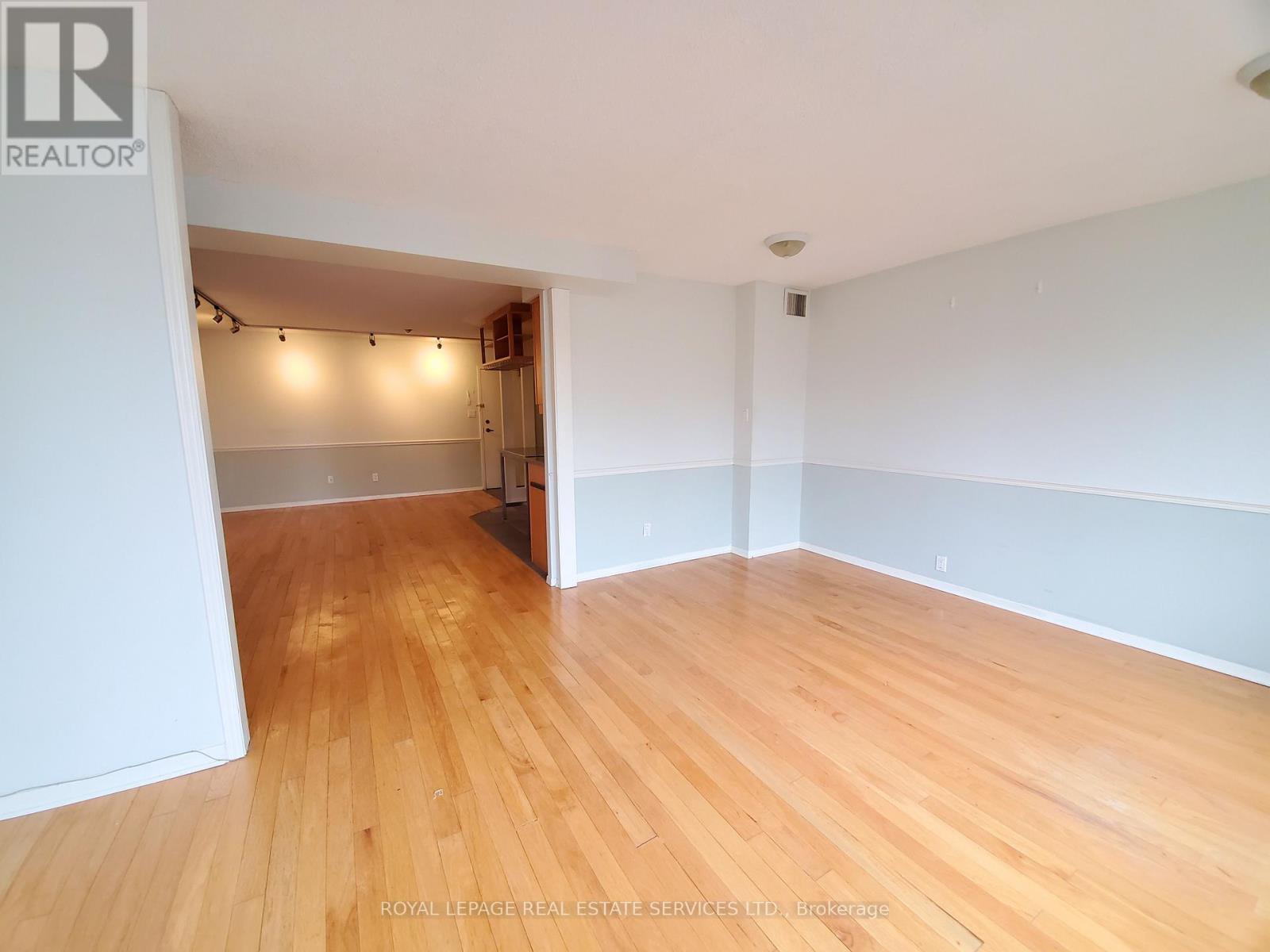 1910 - 633 Bay Street, Toronto, Ontario  M5G 2G4 - Photo 12 - C12972432