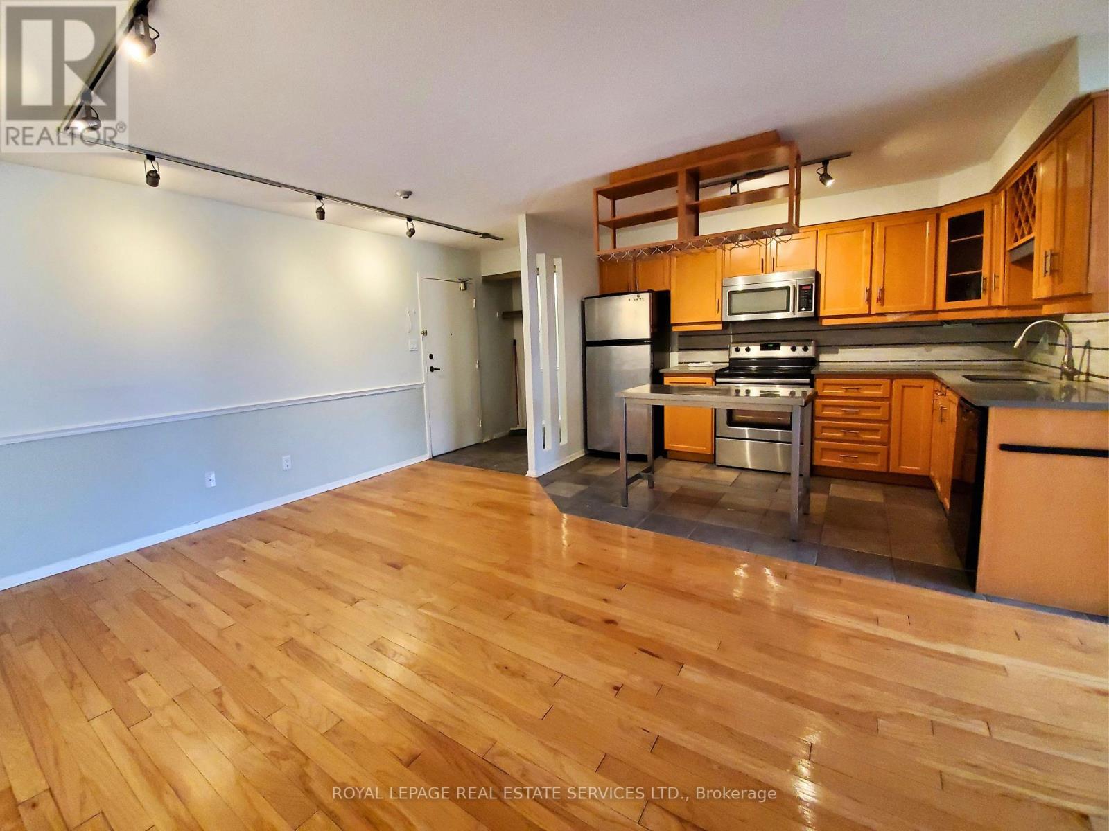 1910 - 633 Bay Street, Toronto, Ontario  M5G 2G4 - Photo 6 - C12972432