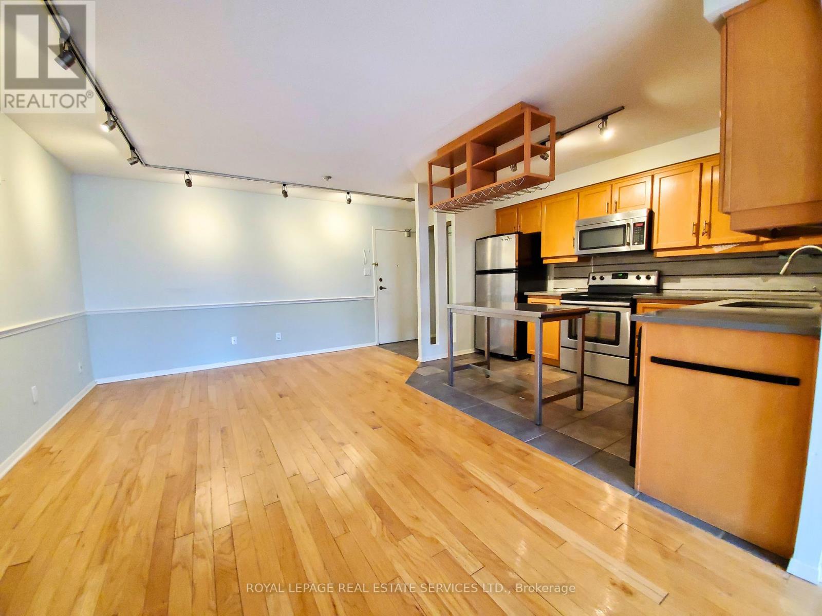 1910 - 633 Bay Street, Toronto, Ontario  M5G 2G4 - Photo 7 - C12972432