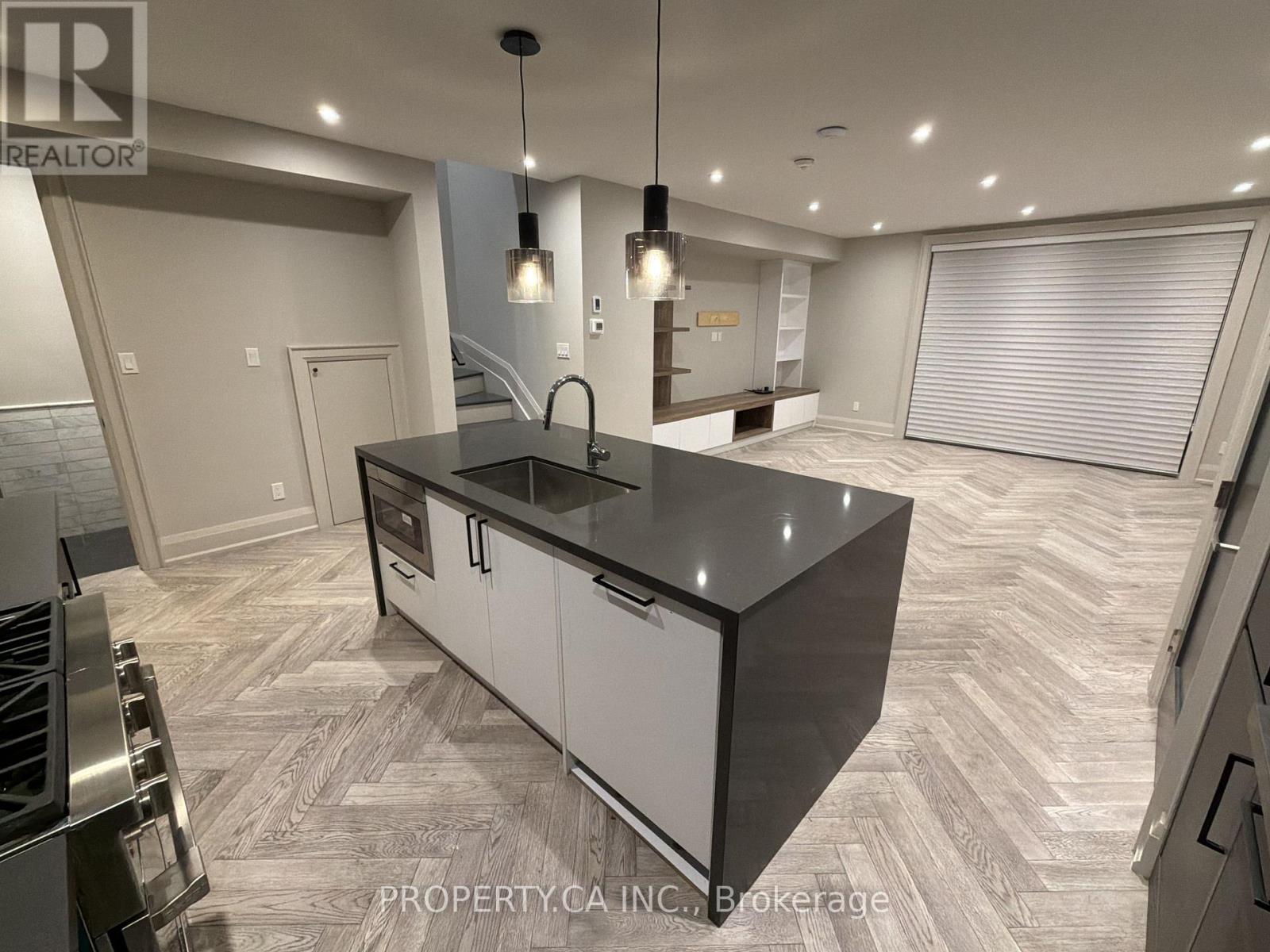 6 - 47 MADISON AVENUE, Toronto, Ontario