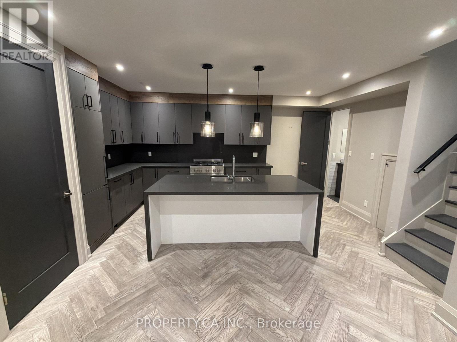 6 - 47 Madison Avenue, Toronto, Ontario  M5R 2S3 - Photo 3 - C12972454