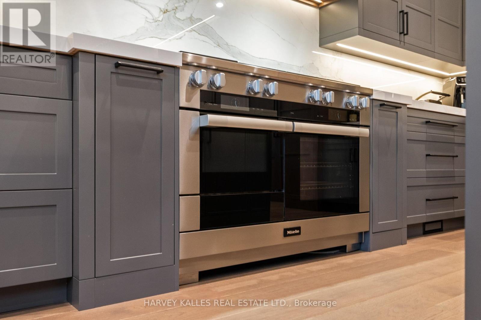 140 Sandringham Drive, Toronto, Ontario  M3H 1E3 - Photo 20 - C12972482