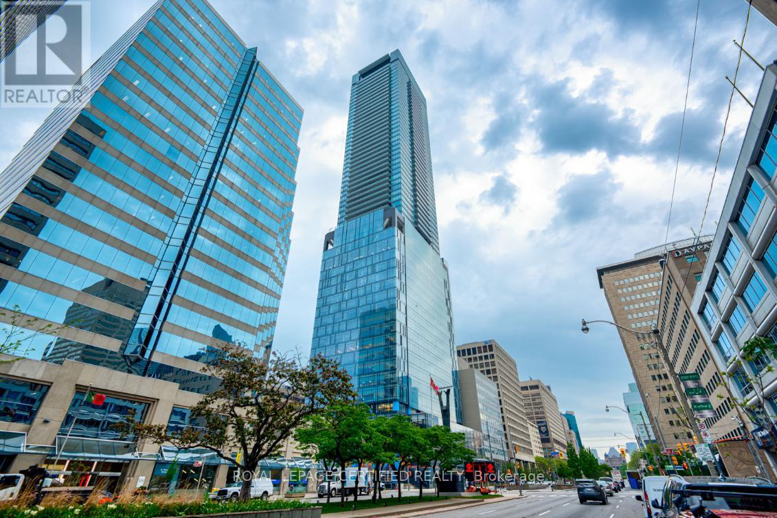 3809 - 488 UNIVERSITY AVENUE, Toronto, Ontario