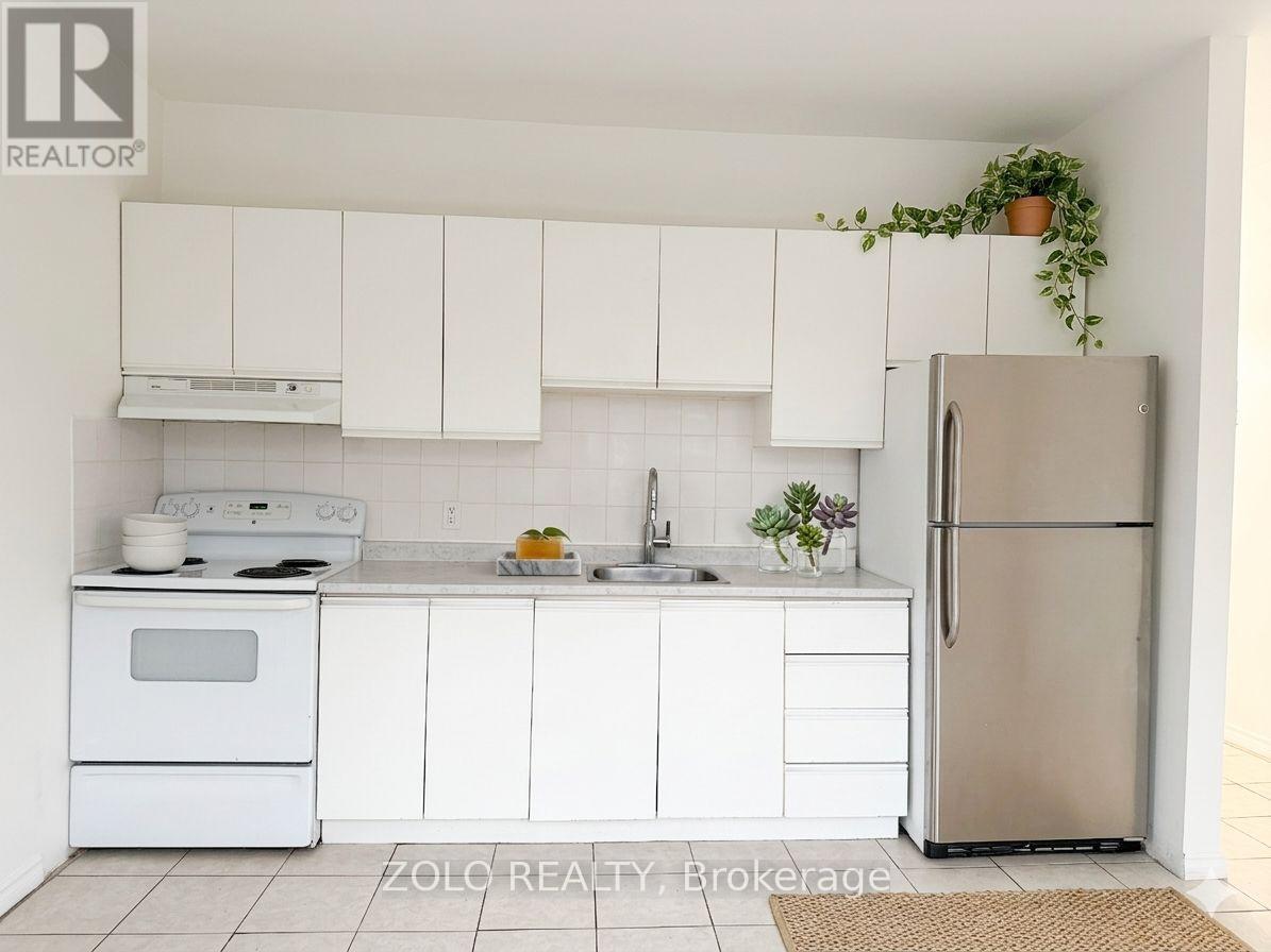 4 - 968 Bathurst Street, Toronto, Ontario  M5R 3G6 - Photo 2 - C12972712