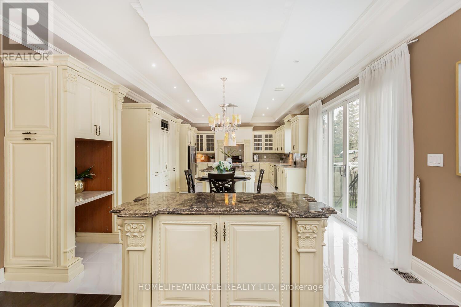 369 Toyne Vale Road, Pickering, Ontario  L1W 2G9 - Photo 15 - E12972406