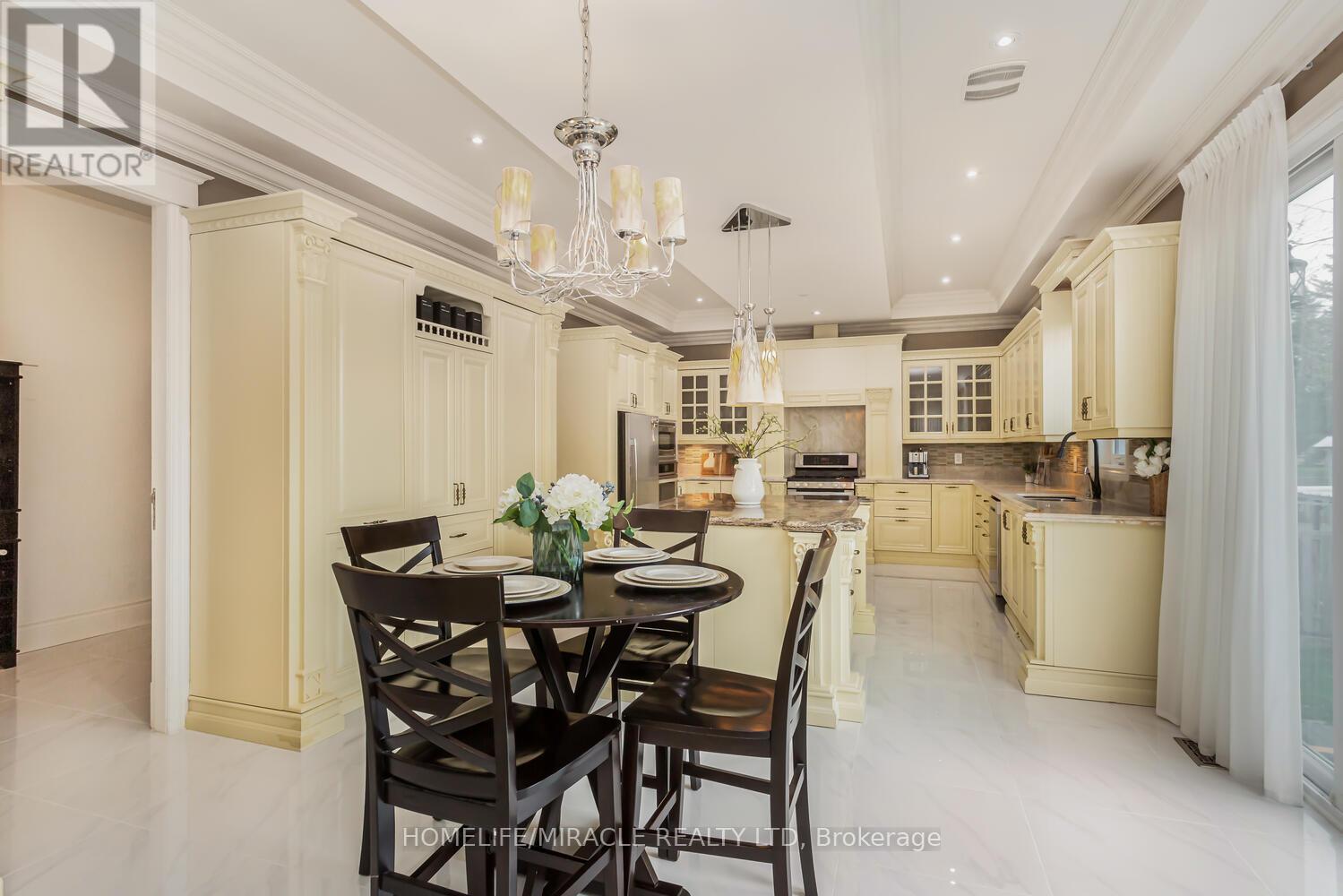 369 Toyne Vale Road, Pickering, Ontario  L1W 2G9 - Photo 16 - E12972406