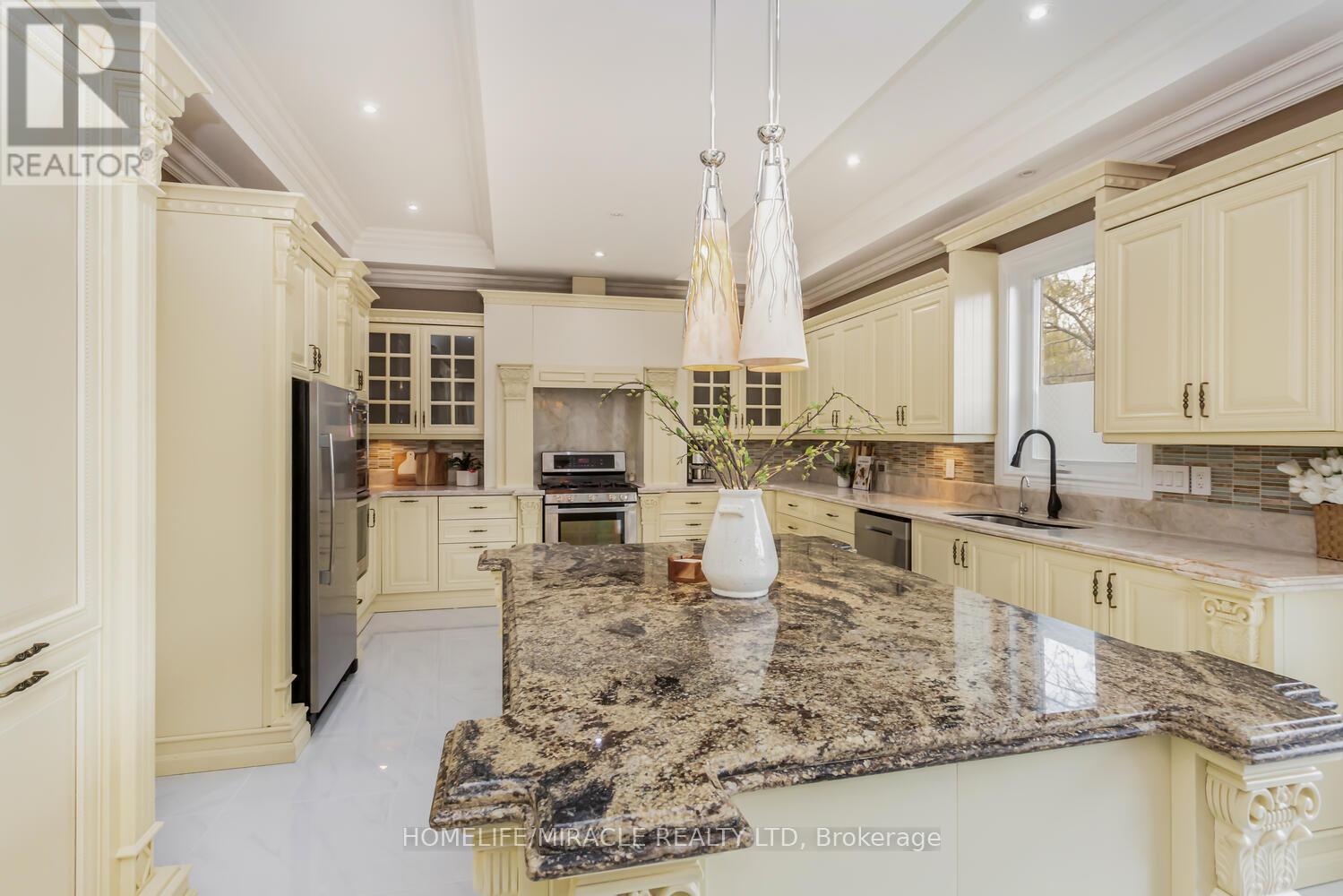 369 Toyne Vale Road, Pickering, Ontario  L1W 2G9 - Photo 18 - E12972406