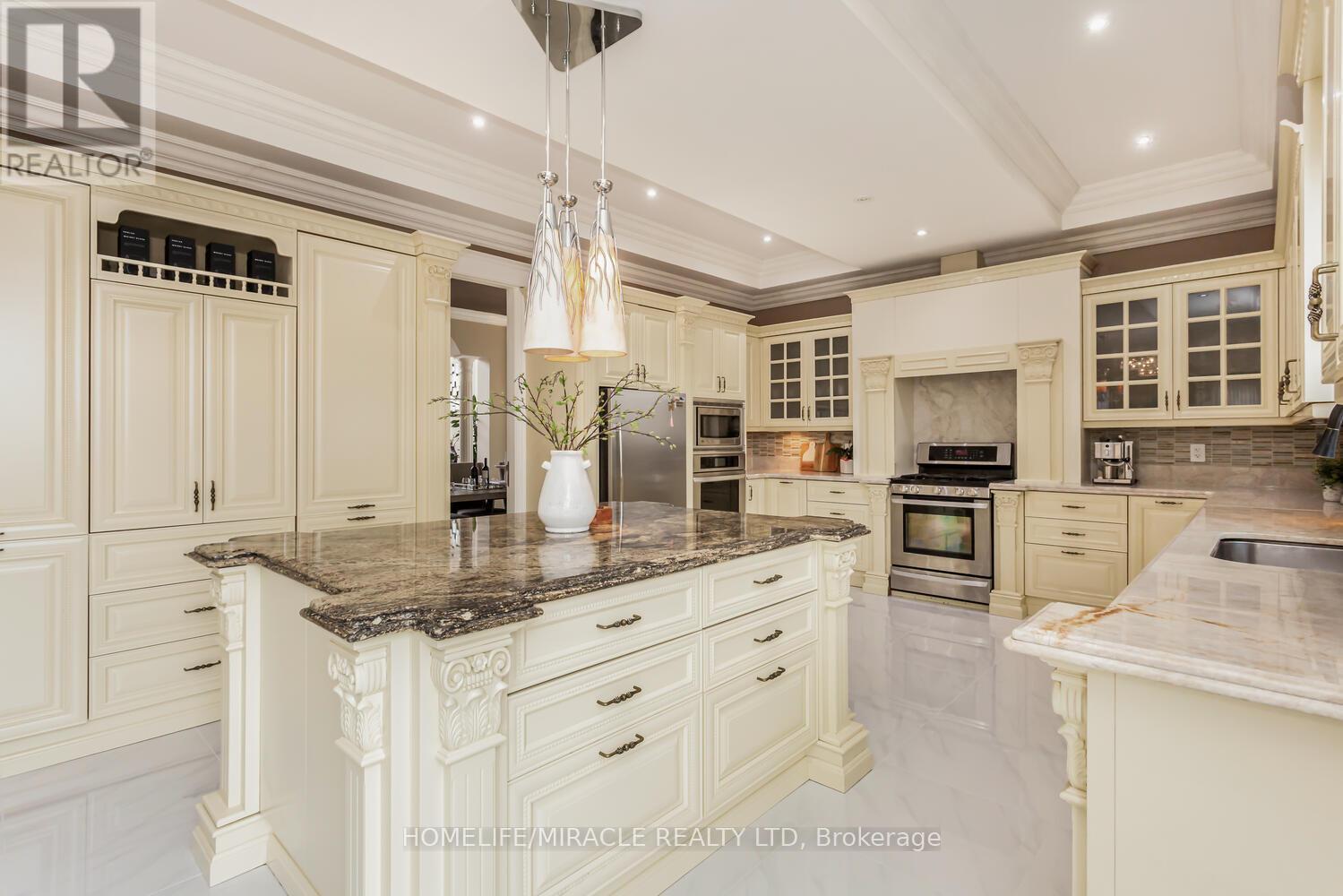 369 Toyne Vale Road, Pickering, Ontario  L1W 2G9 - Photo 19 - E12972406