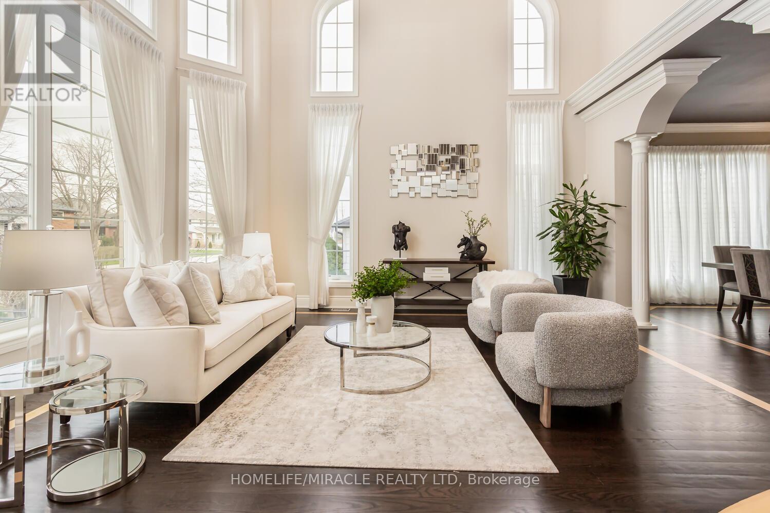 369 Toyne Vale Road, Pickering, Ontario  L1W 2G9 - Photo 2 - E12972406