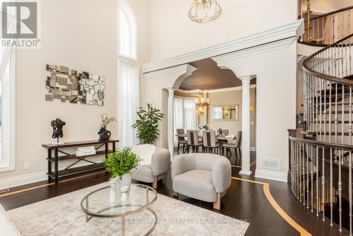 369 Toyne Vale Road, Pickering, Ontario  L1W 2G9 - Photo 4 - E12972406