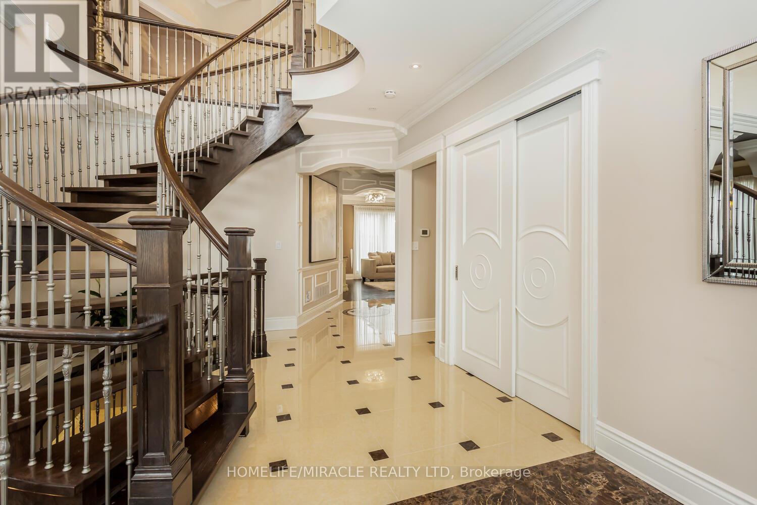 369 Toyne Vale Road, Pickering, Ontario  L1W 2G9 - Photo 9 - E12972406