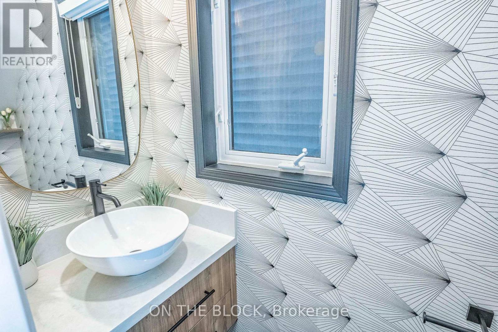 49 Leslie Street, Toronto, Ontario  M4M 3C3 - Photo 9 - E12972496