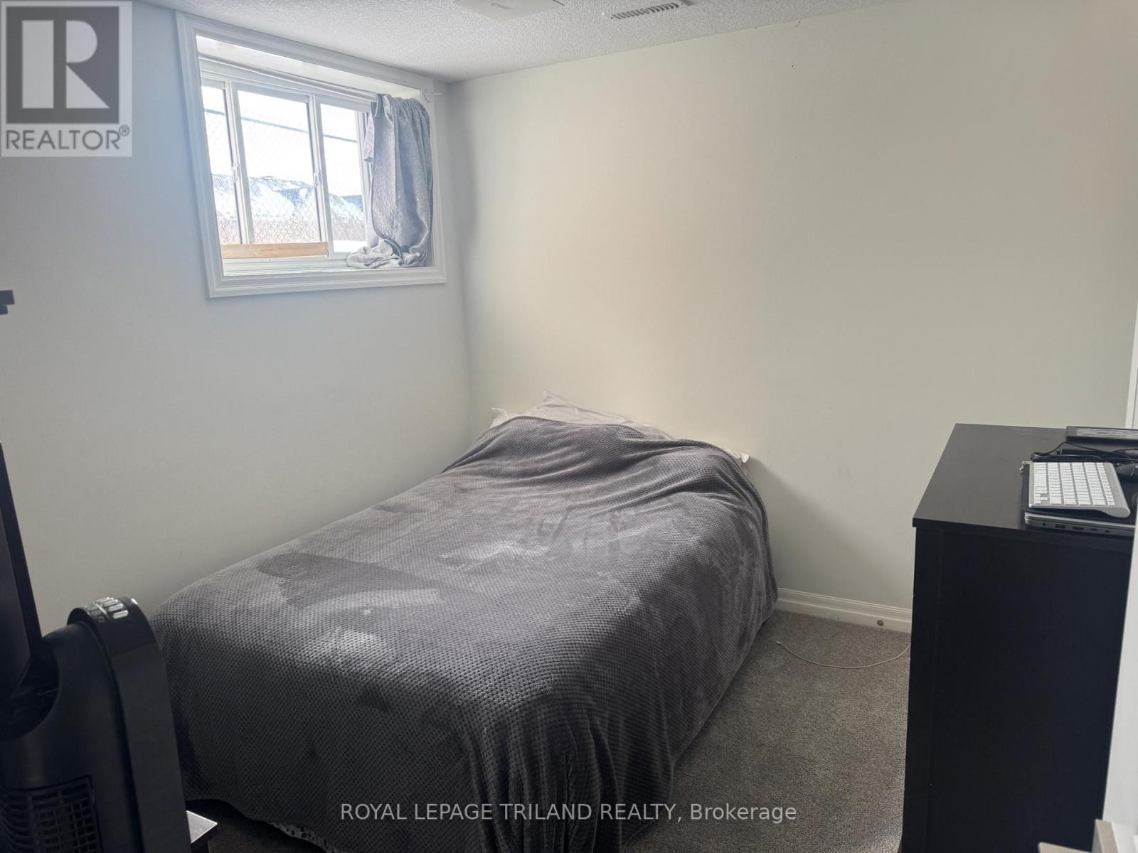 B - 58 Cortland Terrace, St. Thomas, Ontario  N5R 0J7 - Photo 4 - X12756812