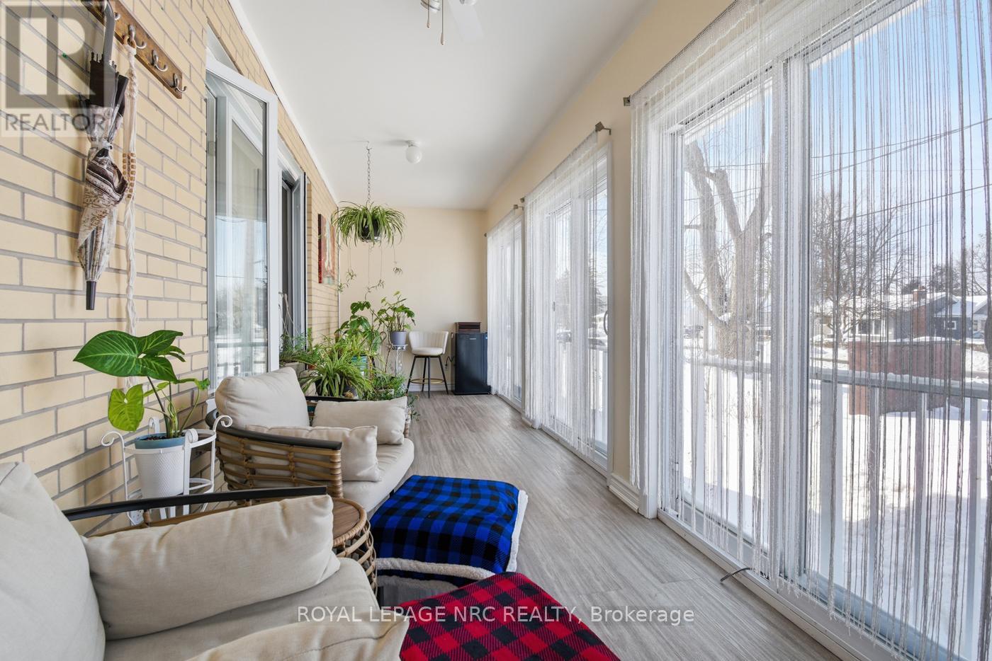 6384 Montrose Road, Niagara Falls, Ontario  L2H 1L6 - Photo 2 - X12741874