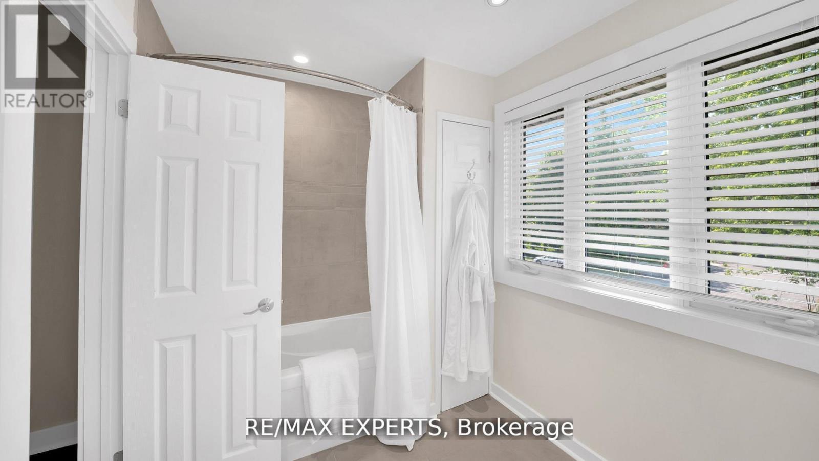 10 Kehoe Court, King (Nobleton), Ontario  L0G 1N0 - Photo 35 - N12972462