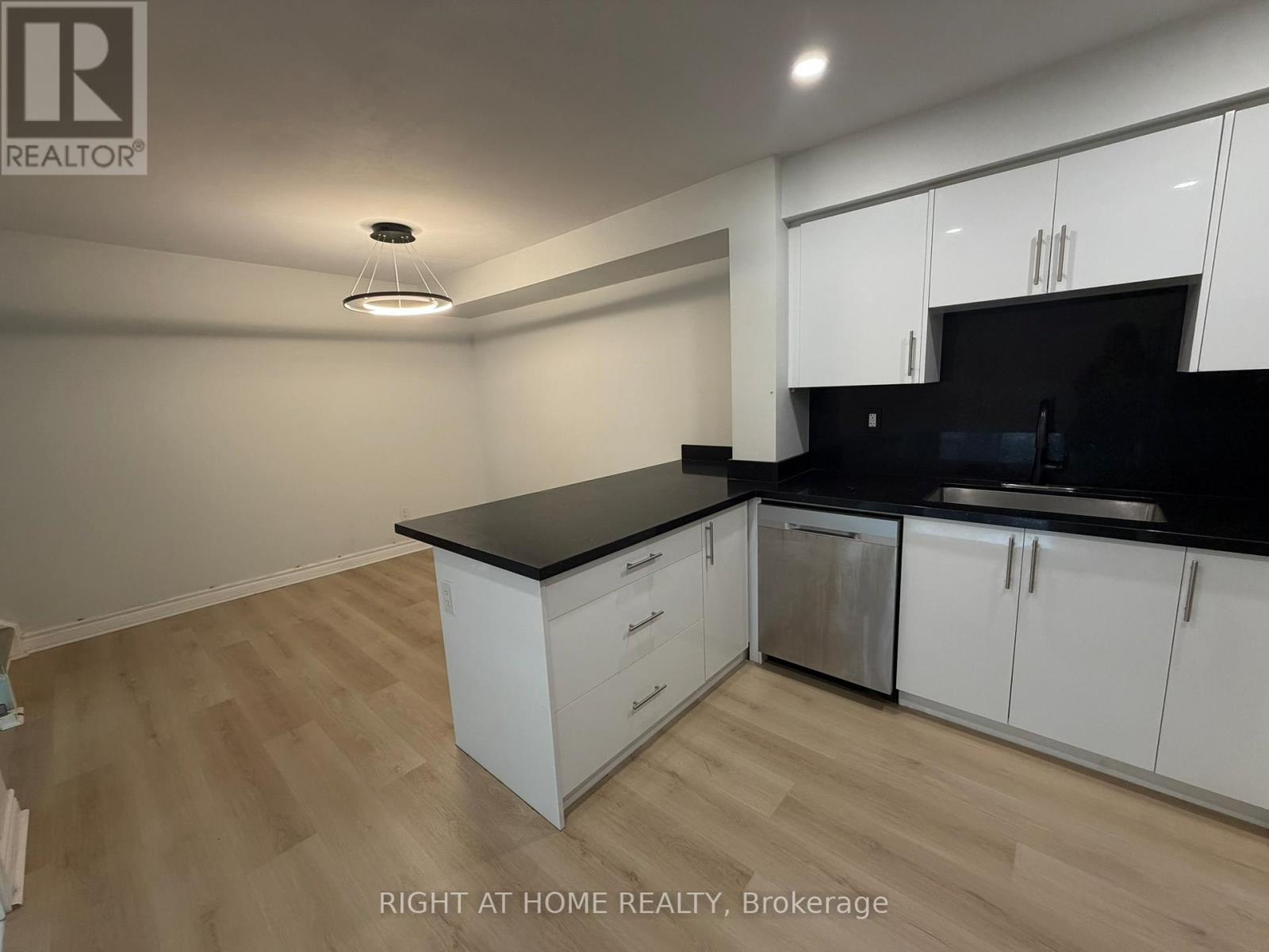 24 Springfair Avenue W, Aurora, Ontario  L4G 3M2 - Photo 10 - N12972718