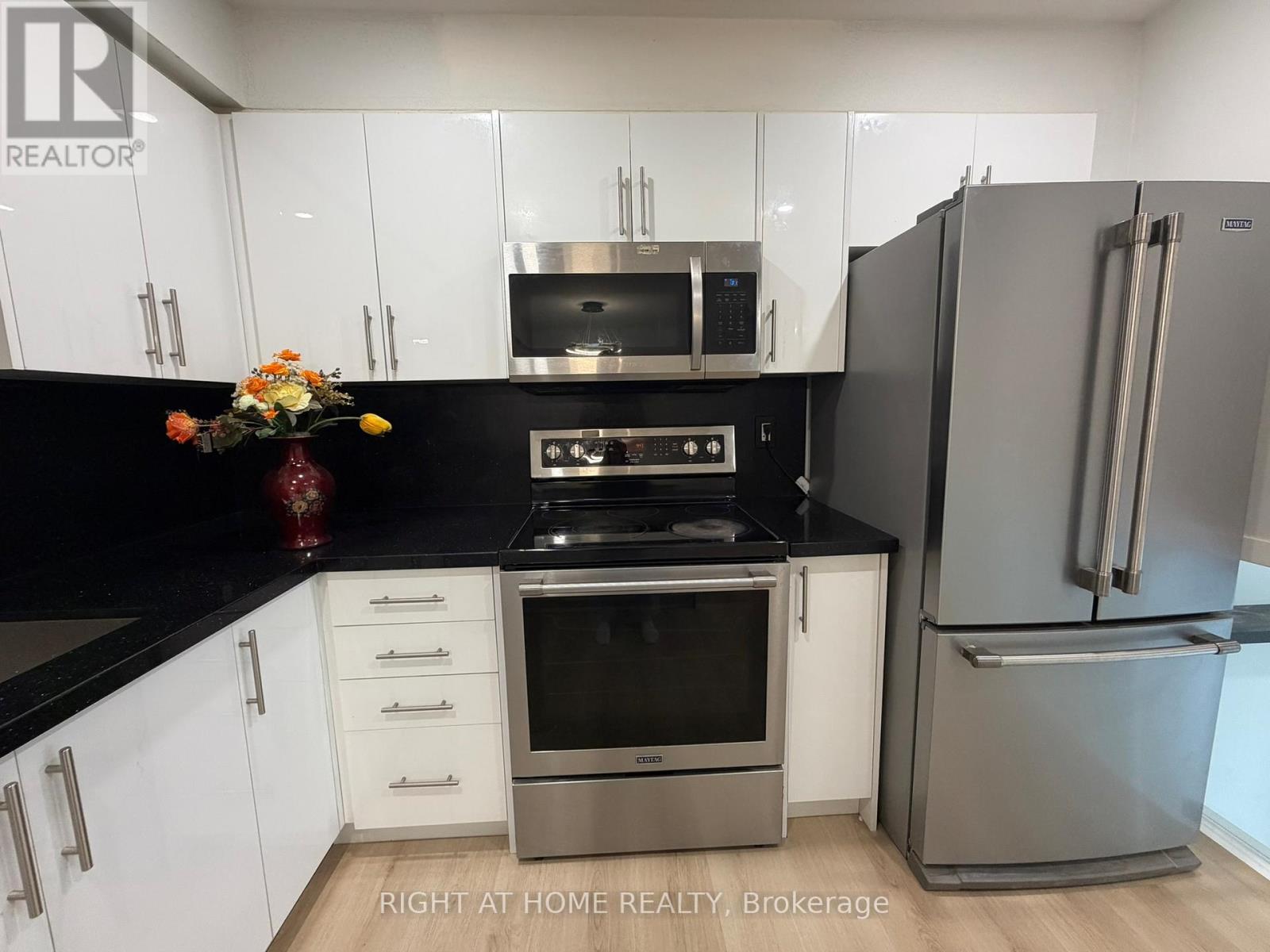 24 Springfair Avenue W, Aurora, Ontario  L4G 3M2 - Photo 11 - N12972718